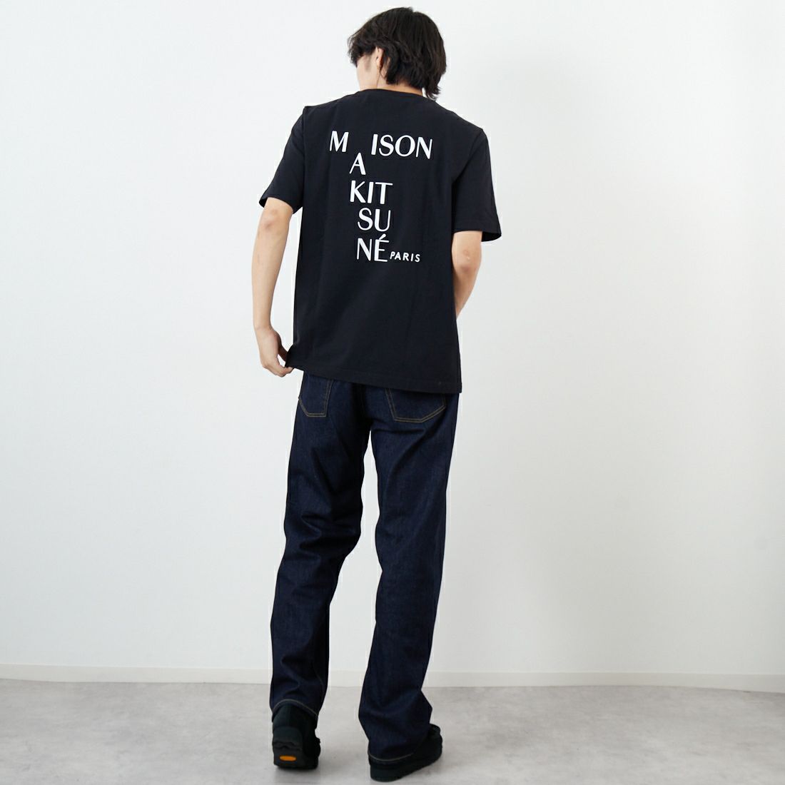 MAISON KITSUNE [メゾン キツネ] CROSSWORD コンフォートTシャツ [PM00112KJ7025] P199 BLACK &&モデル身長：179cm 着用サイズ：S&&