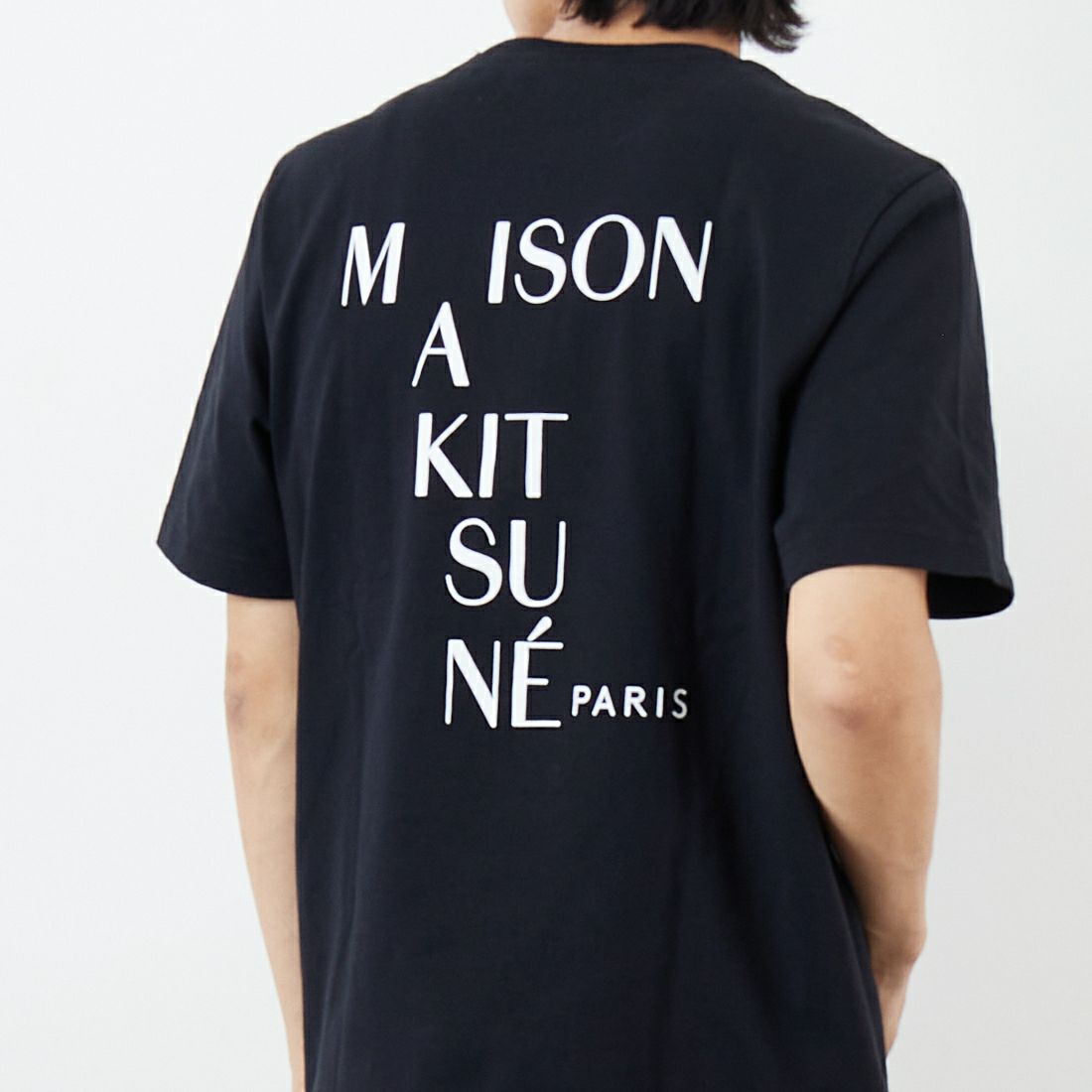 MAISON KITSUNE [メゾン キツネ] CROSSWORD コンフォートTシャツ [PM00112KJ7025] P199 BLACK &&モデル身長：179cm 着用サイズ：S&&