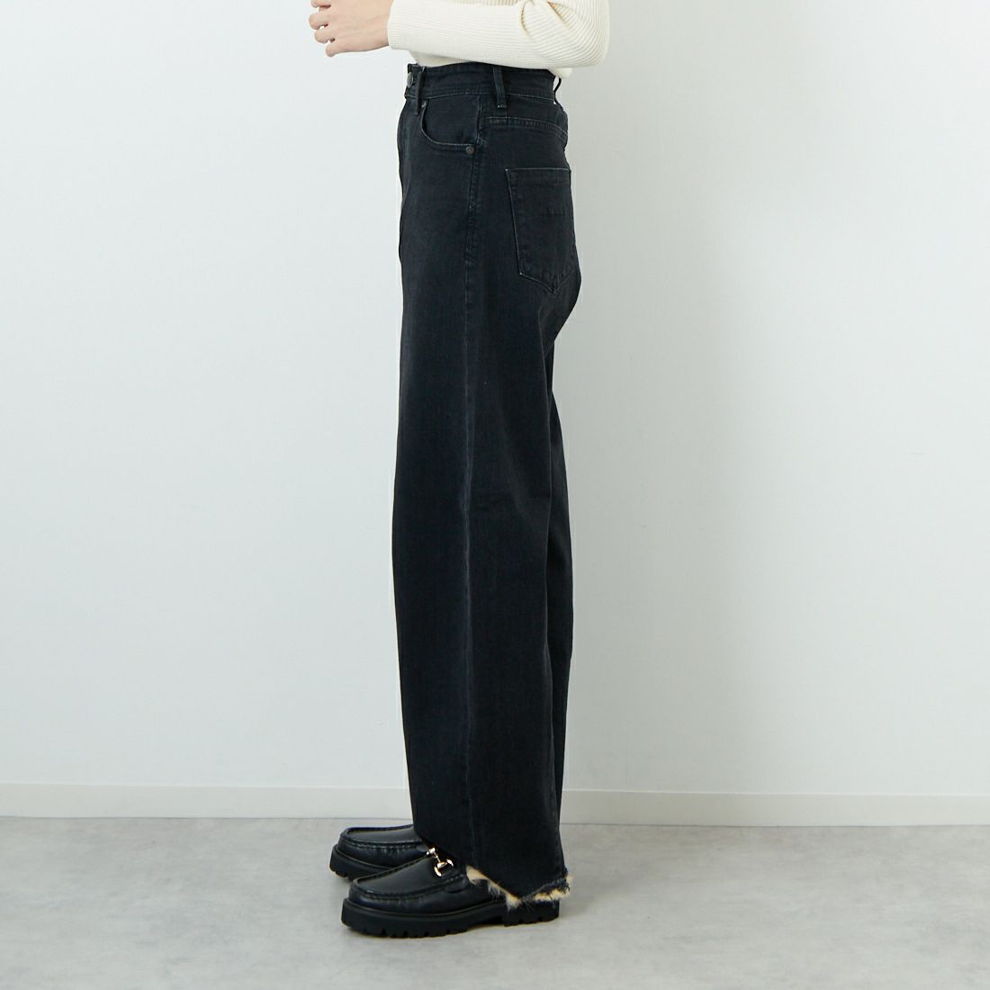 YANUK [ヤヌーク] カーブテーパード LAURA/ローラ [57153299] CBK &&モデル身長：162cm 着用サイズ：23&&