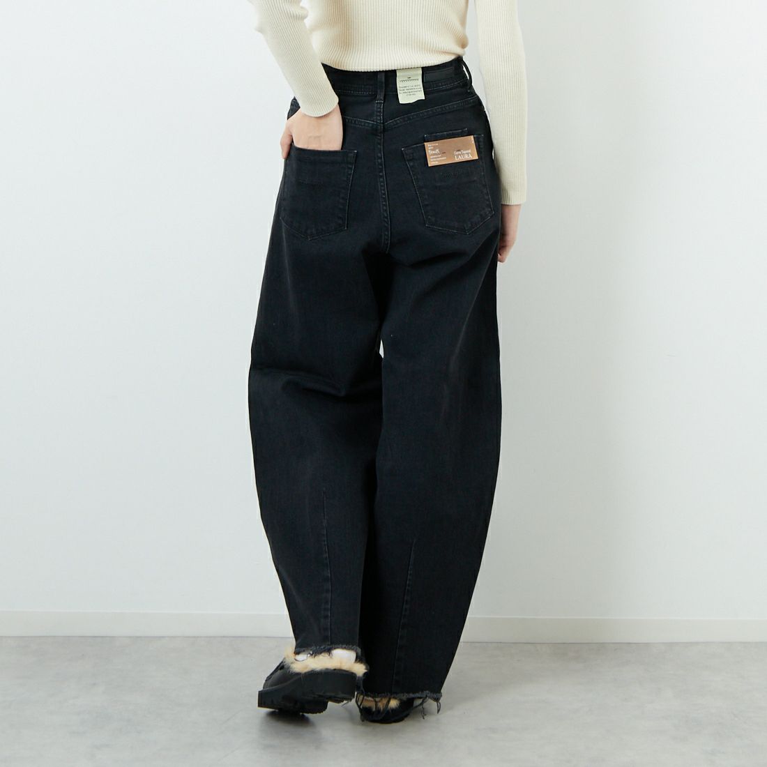 YANUK [ヤヌーク] カーブテーパード LAURA/ローラ [57153299] CBK &&モデル身長：162cm 着用サイズ：23&&