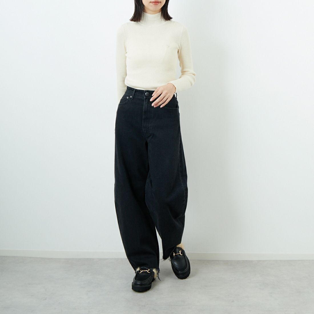 YANUK [ヤヌーク] カーブテーパード LAURA/ローラ [57153299] CBK &&モデル身長：162cm 着用サイズ：23&&