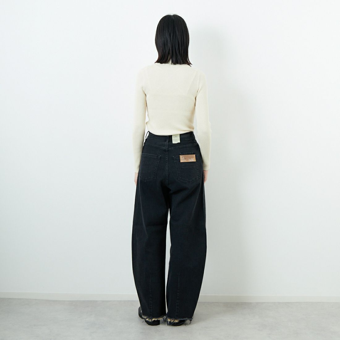 YANUK [ヤヌーク] カーブテーパード LAURA/ローラ [57153299] CBK &&モデル身長：162cm 着用サイズ：23&&