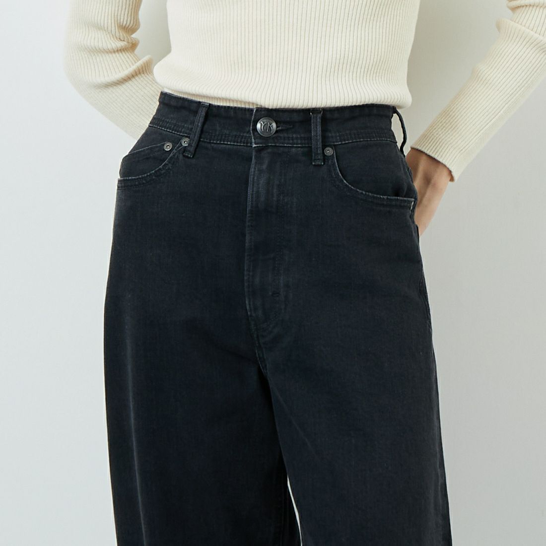 YANUK [ヤヌーク] カーブテーパード LAURA/ローラ [57153299] CBK &&モデル身長：162cm 着用サイズ：23&&