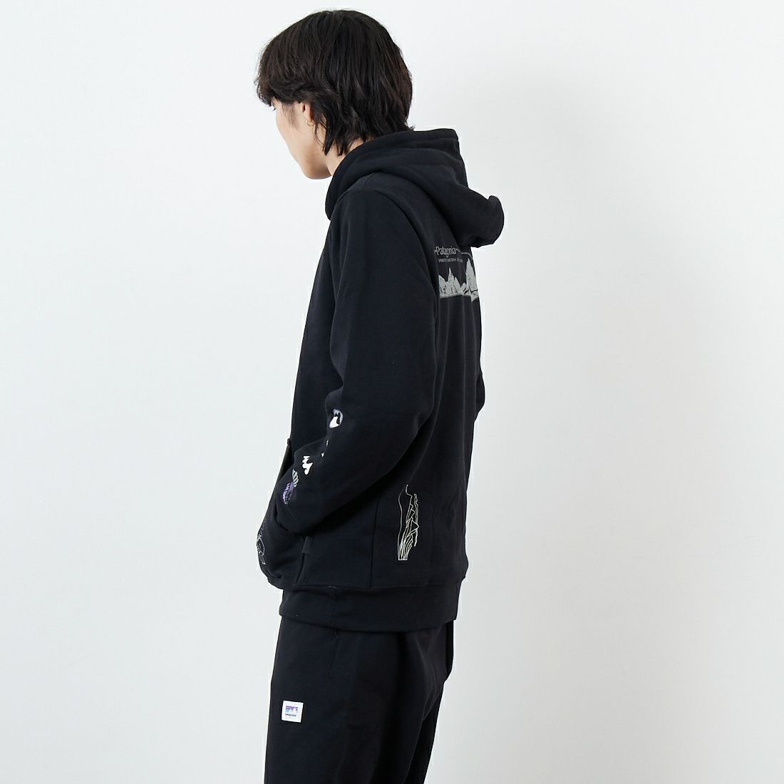 patagonia [パタゴニア] ロング ウェイ ラウンド アップライザル フーディ [39719] BLK &&モデル身長：179cm 着用サイズ：M&&