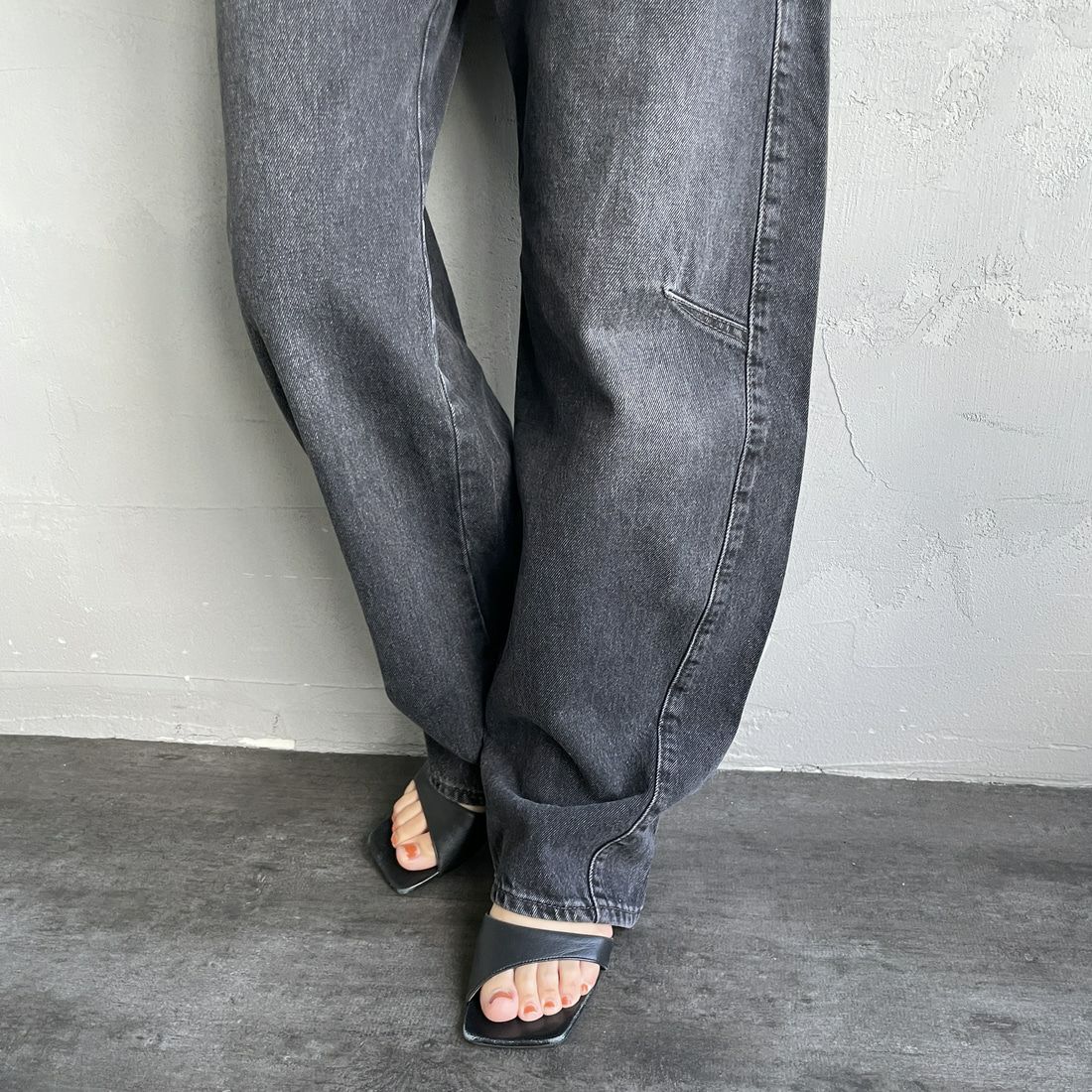 LEVI'S [リーバイス] バギーダッドバレルジーンズ [0039A-00] 00 REBEL E &&モデル身長：160cm 着用サイズ：25&&