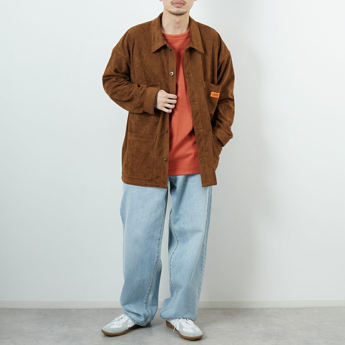 UNIVERSAL OVERALL [ユニバーサルオーバーオール] 別注 カバーオールジャケット [U2533225IN-JF] BROWN &&モデル身長：168cm 着用サイズ：L&&