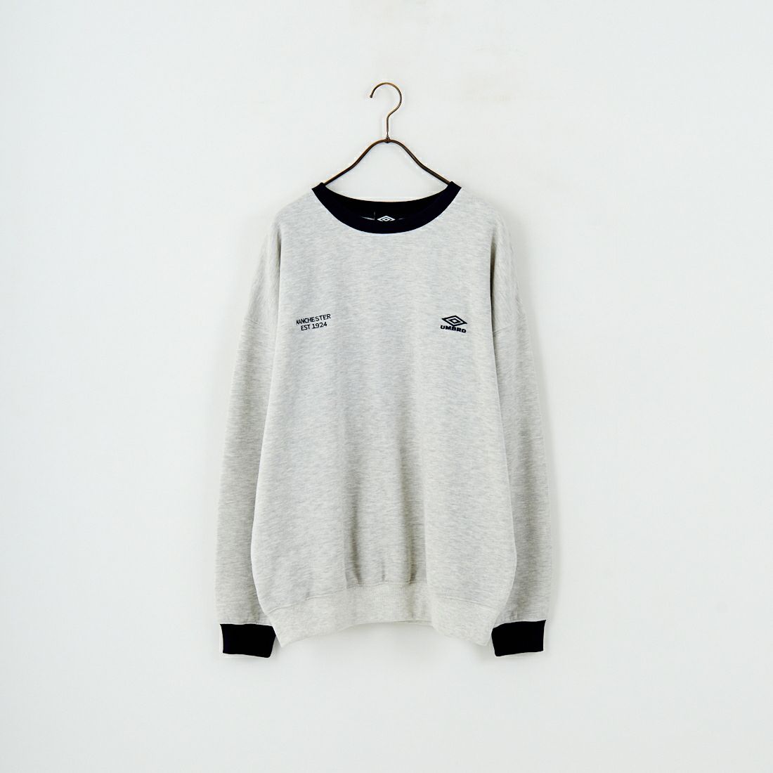 UMBRO [アンブロ] 別注 ワンポイント刺繍ロゴ クルーネックスウェット [KBT126-NK-PO1-KM-JF] GRAY