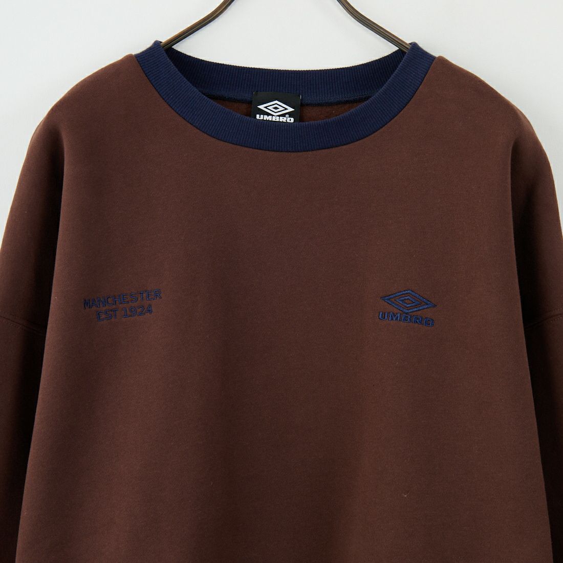 UMBRO [アンブロ] 別注 ワンポイント刺繍ロゴ クルーネックスウェット [KBT126-NK-PO1-KM-JF] BROWN