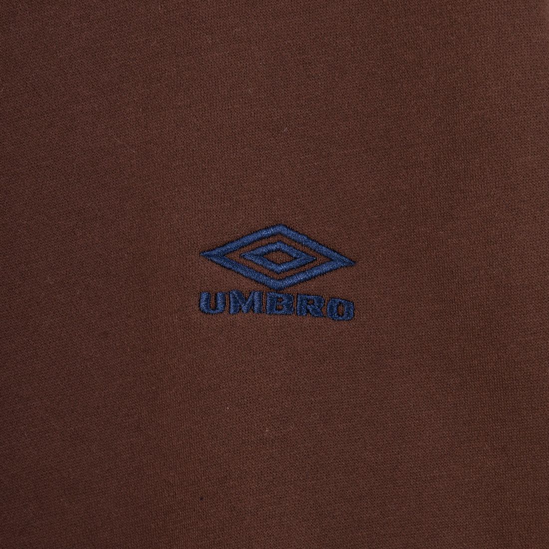 UMBRO [アンブロ] 別注 ワンポイント刺繍ロゴ クルーネックスウェット [KBT126-NK-PO1-KM-JF] BROWN