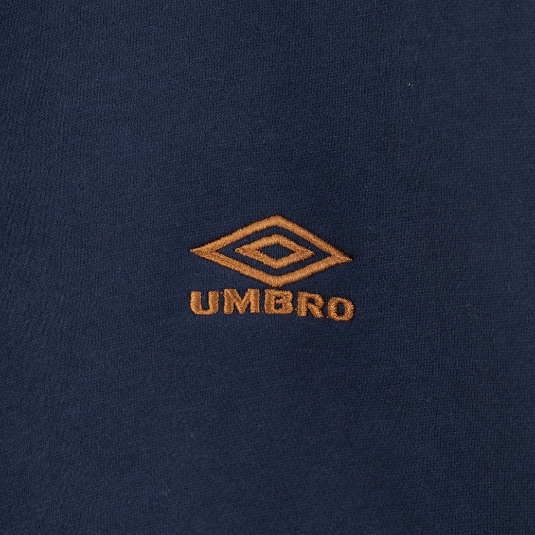 UMBRO [アンブロ] 別注 ワンポイント刺繍ロゴ クルーネックスウェット [KBT126-NK-PO1-KM-JF] NAVY