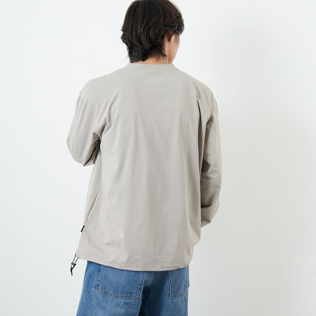 +phenix [プラスフェニックス] 別注 ワンポイント刺繍ロゴ ドローコードTシャツ [POT-25080IN-JF] GREIGE &&モデル身長：179cm 着用サイズ：L&&