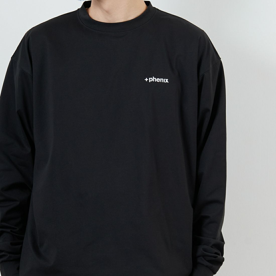 +phenix [プラスフェニックス] 別注 ワンポイント刺繍ロゴ ドローコードTシャツ [POT-25080IN-JF] BLACK &&モデル身長：168cm 着用サイズ：M&&