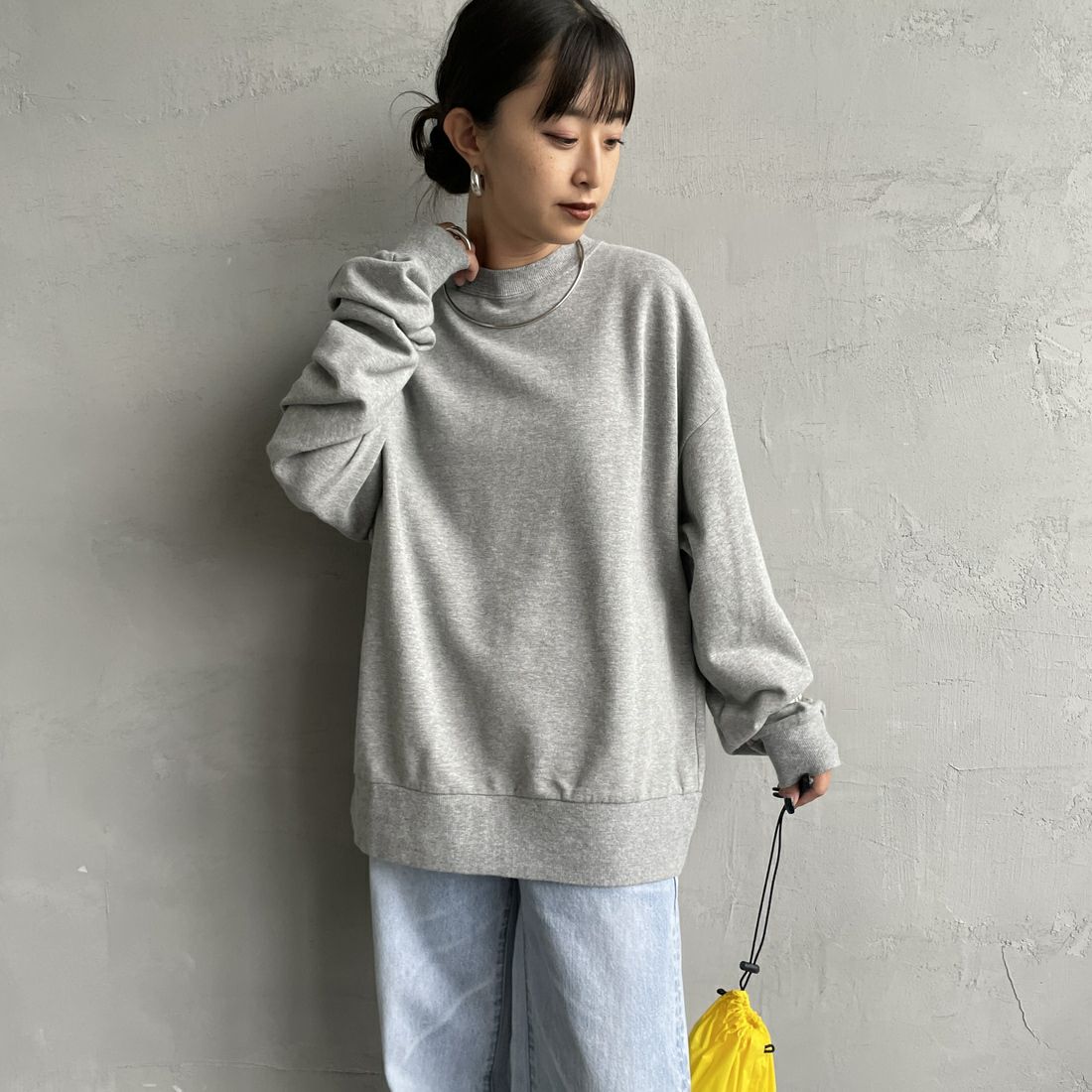 THE SHINZONE [ザ シンゾーン] CLEMENTINE スウェット [25AMSCU14] 06 GRAY &&モデル身長：150cm 着用サイズ：F0&&