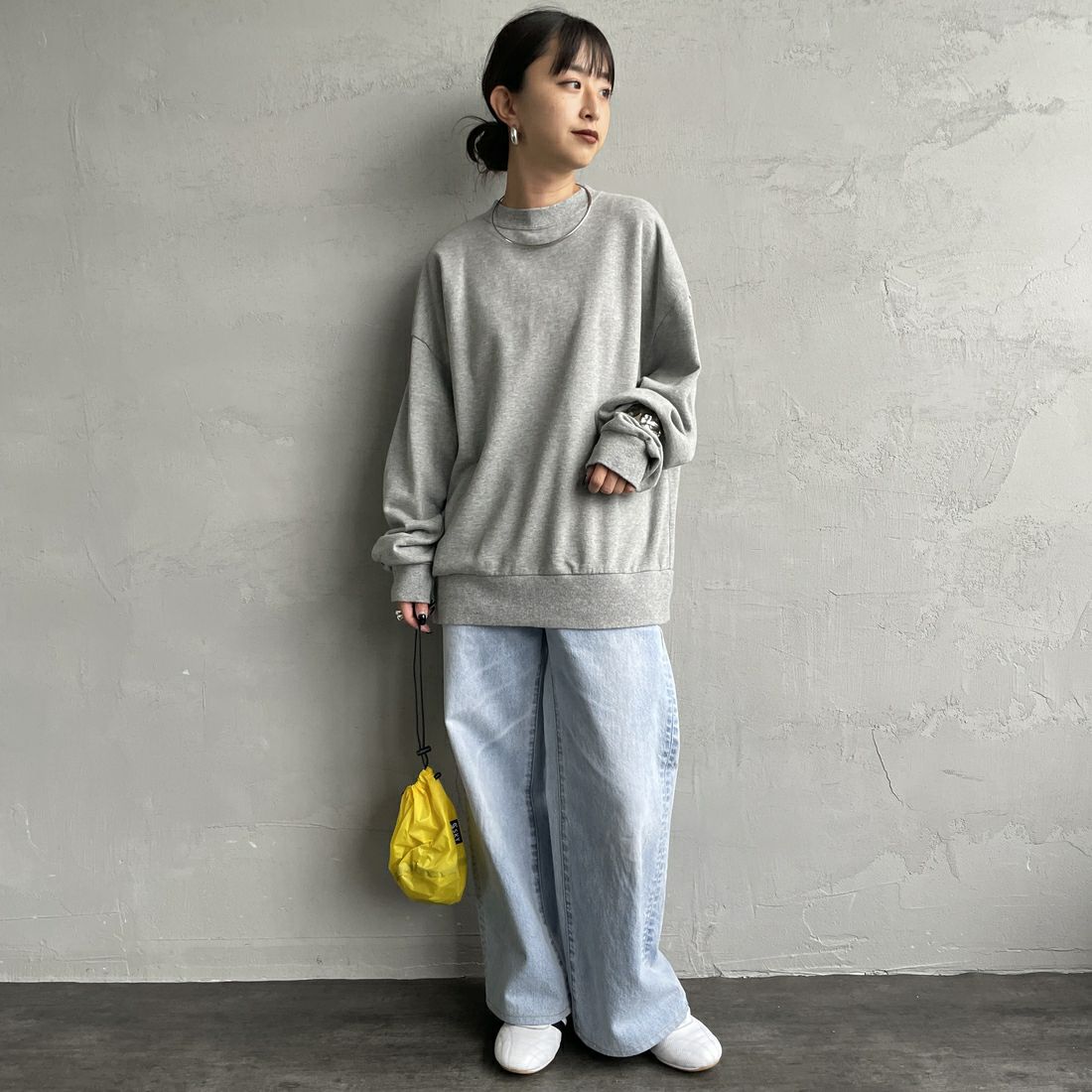 THE SHINZONE [ザ シンゾーン] CLEMENTINE スウェット [25AMSCU14] 06 GRAY &&モデル身長：150cm 着用サイズ：F0&&