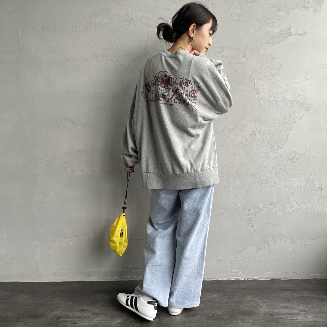 THE SHINZONE [ザ シンゾーン] CLEMENTINE スウェット [25AMSCU14] 06 GRAY &&モデル身長：150cm 着用サイズ：F0&&