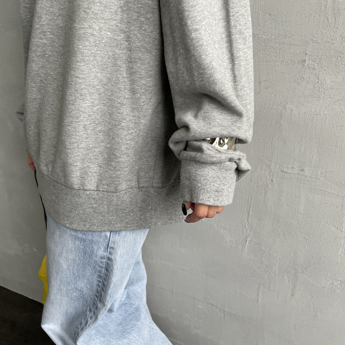 THE SHINZONE [ザ シンゾーン] CLEMENTINE スウェット [25AMSCU14] 06 GRAY &&モデル身長：150cm 着用サイズ：F0&&