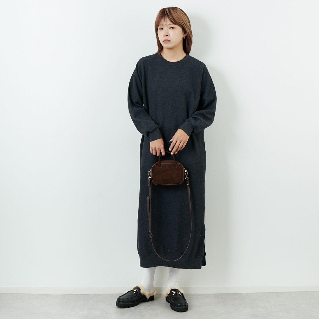 blurhms ROOTSTOCK [ブラームス ルーツストック] ラフ&スムース サーマルクルーネックドレス [BROOTS25F001W] 03 H.CHARC &&モデル身長：167cm 着用サイズ：0&&
