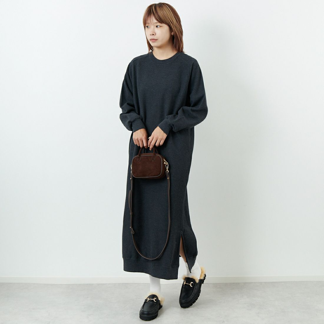 blurhms ROOTSTOCK [ブラームス ルーツストック] ラフ&スムース サーマルクルーネックドレス [BROOTS25F001W] 03 H.CHARC &&モデル身長：167cm 着用サイズ：0&&