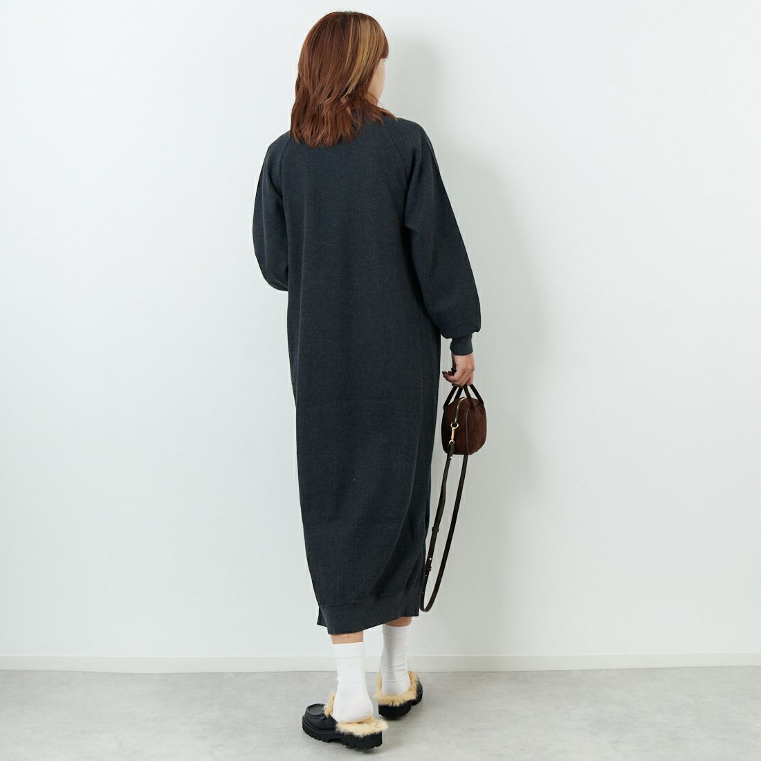 blurhms ROOTSTOCK [ブラームス ルーツストック] ラフ&スムース サーマルクルーネックドレス [BROOTS25F001W] 03 H.CHARC &&モデル身長：167cm 着用サイズ：0&&