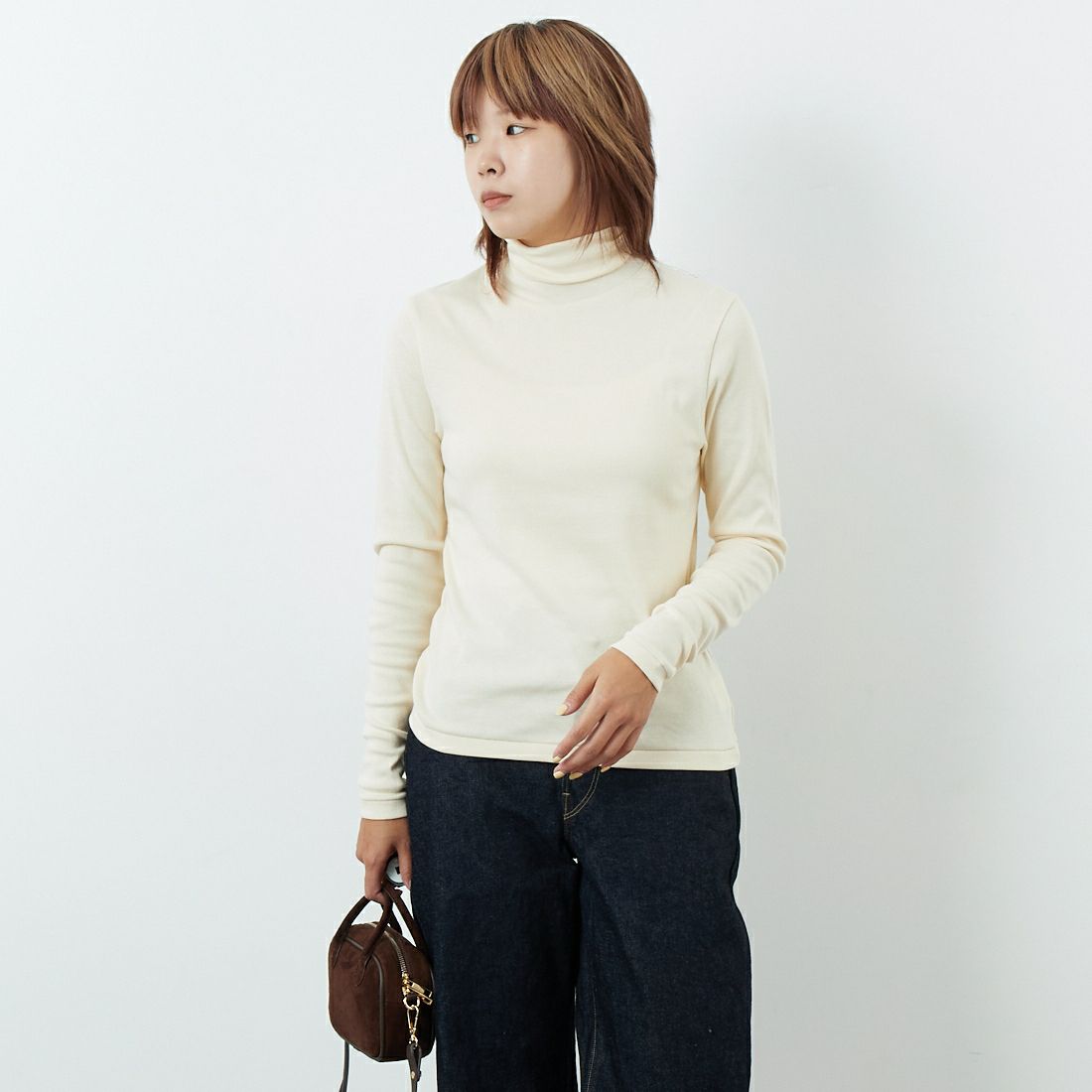 blurhms ROOTSTOCK [ブラームス ルーツストック] シルクコットンリブ タートルネックカットソー [BROOTS25F003W] 01 IVORY &&モデル身長：167cm 着用サイズ：0&&