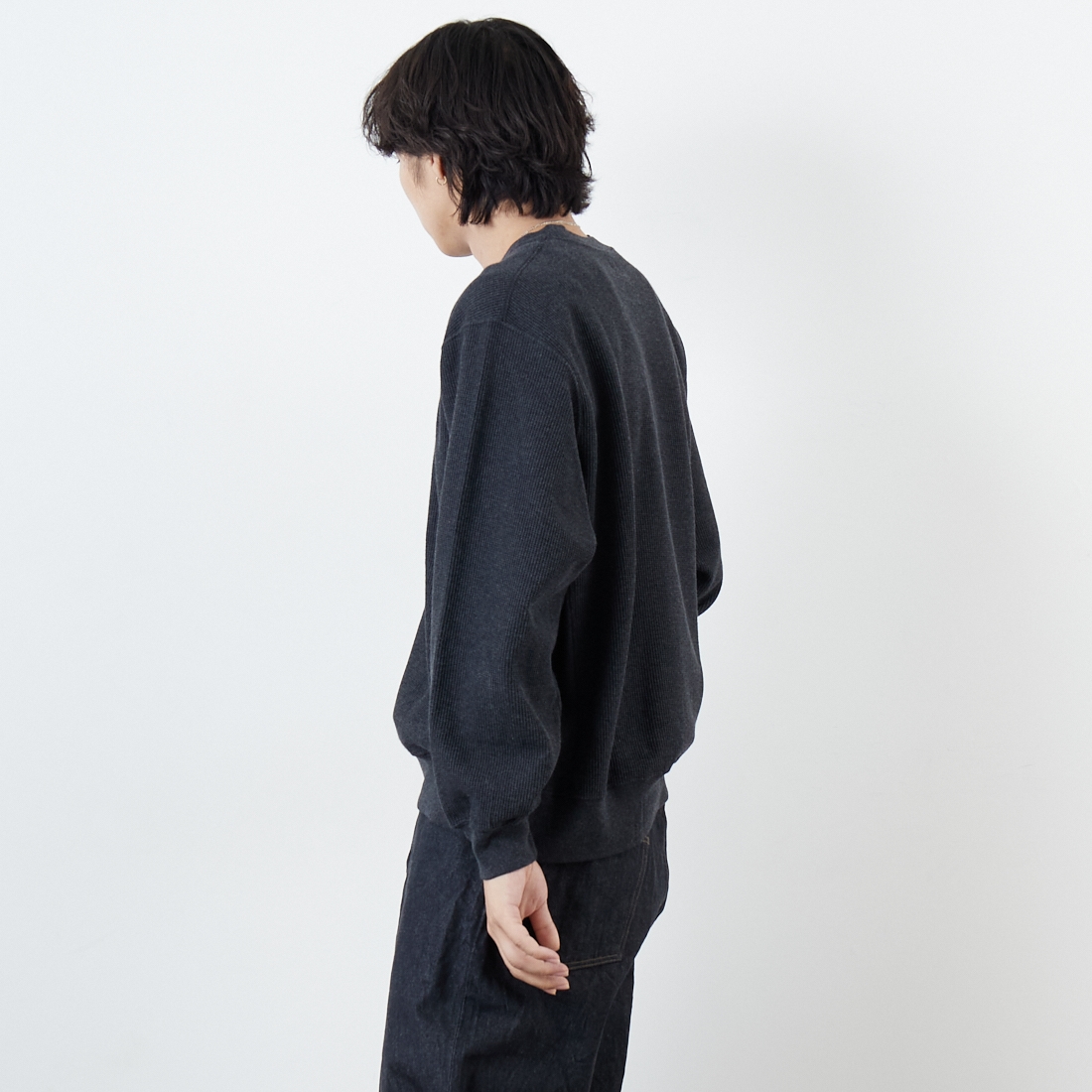 blurhms ROOTSTOCK [ブラームス ルーツストック] ラフ&スムース サーマルプルオーバー [BROOTS24F29F25] 03 H.CHARC &&モデル身長：179cm 着用サイズ：2&&