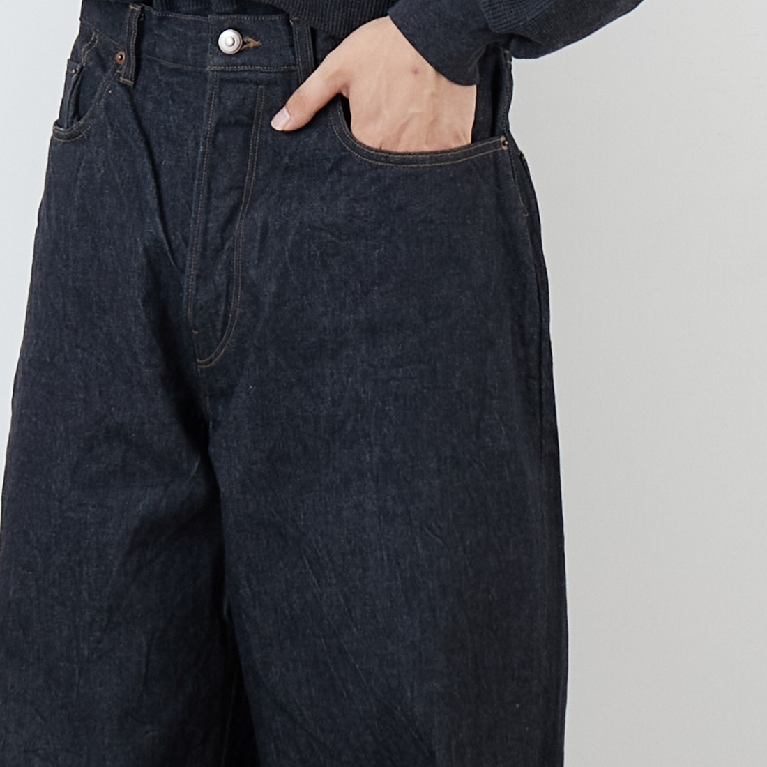 blurhms ROOTSTOCK [ブラームス ルーツストック] 13.5oz ワイドデニムパンツ [BROOTS25S8F25] 02 S.BLACK &&モデル身長：179cm 着用サイズ：3&&