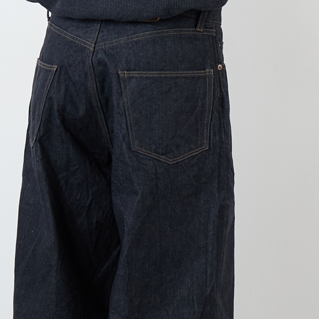 blurhms ROOTSTOCK [ブラームス ルーツストック] 13.5oz ワイドデニムパンツ [BROOTS25S8F25] 02 S.BLACK &&モデル身長：179cm 着用サイズ：3&&