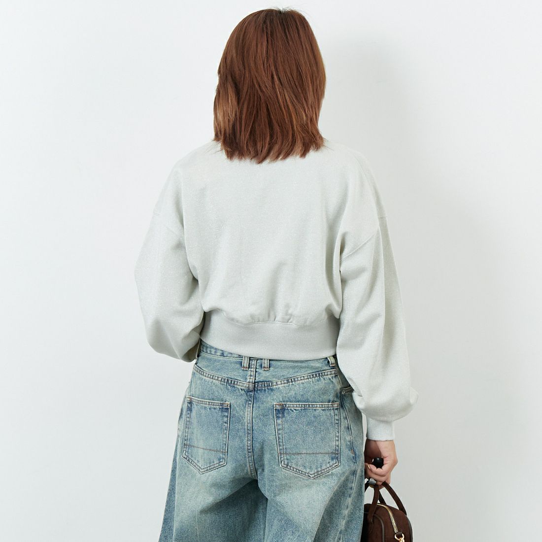 emmi [エミ] ラメ裏毛ショートスウェットトップス [13WCT254065] LGRY &&モデル身長：167cm 着用サイズ：F&&