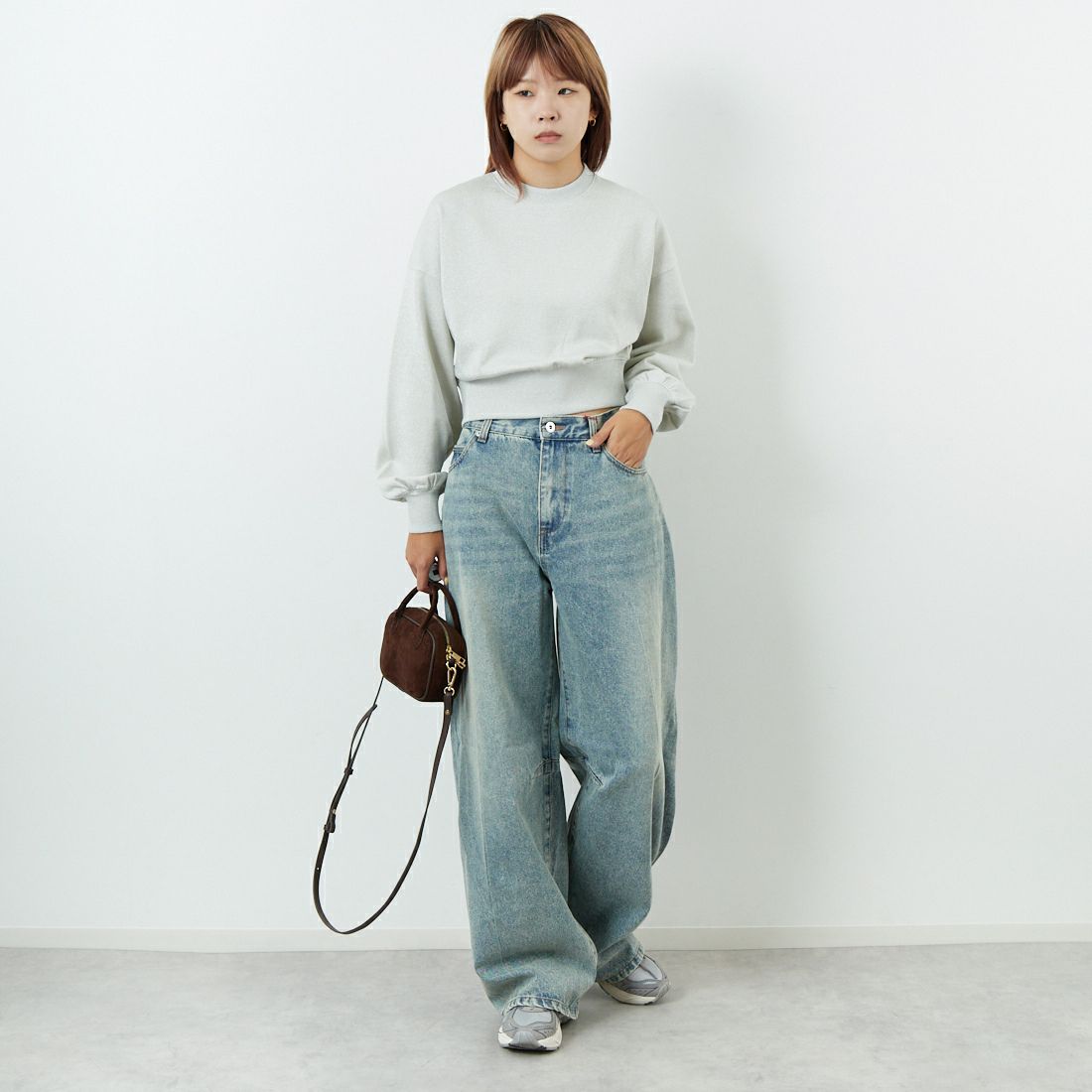 emmi [エミ] ラメ裏毛ショートスウェットトップス [13WCT254065] LGRY &&モデル身長：167cm 着用サイズ：F&&