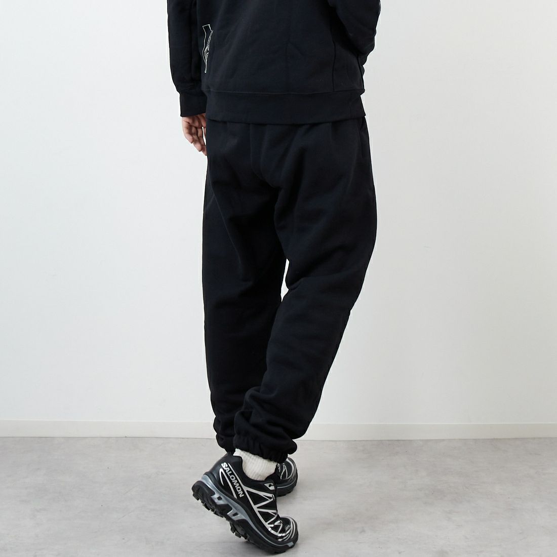 patagonia [パタゴニア] メンズ ショップ ステッカー アップライザル スウェットパンツ [26070] BLK &&モデル身長：179cm 着用サイズ：M&&