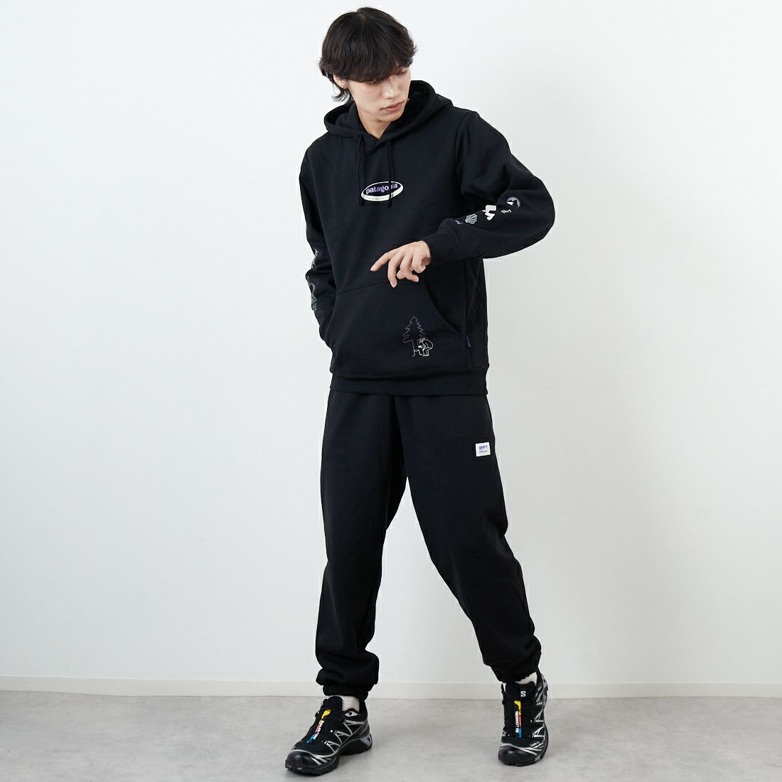 patagonia [パタゴニア] メンズ ショップ ステッカー アップライザル スウェットパンツ [26070] BLK &&モデル身長：179cm 着用サイズ：M&&