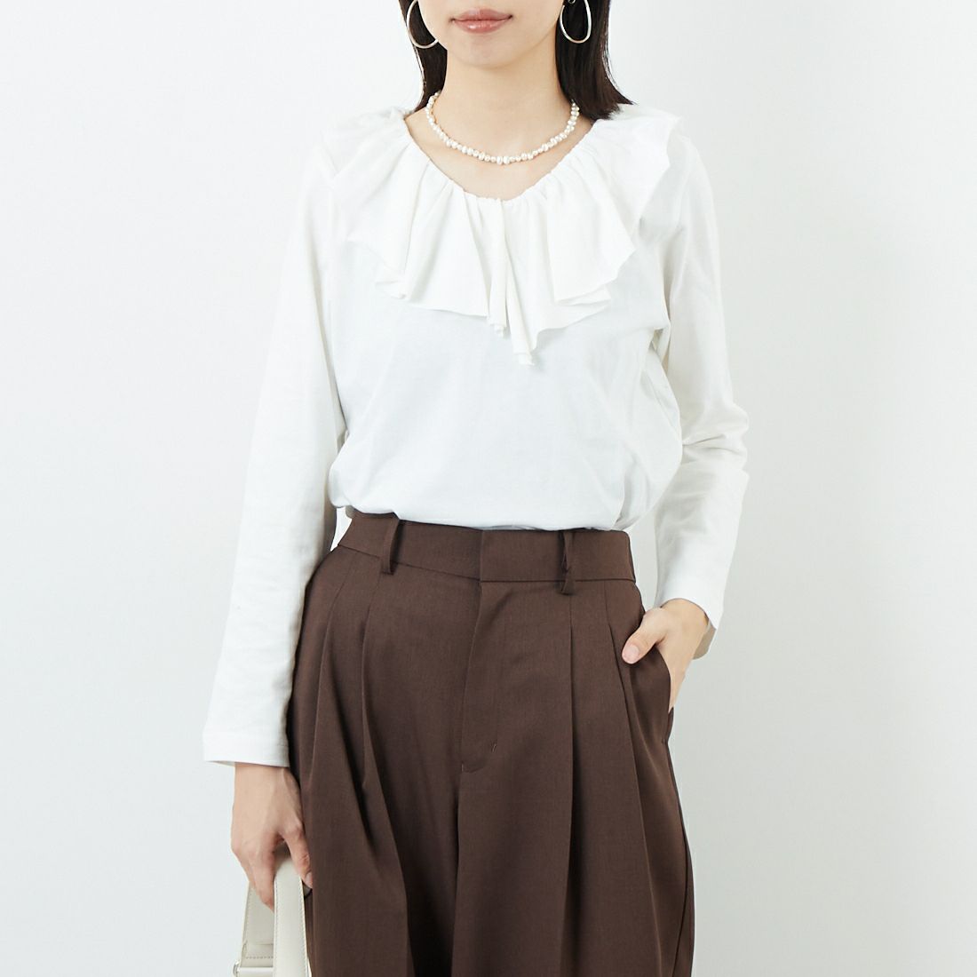 11 O.WHITE&&モデル身長：162cm 着用サイズ：F&&