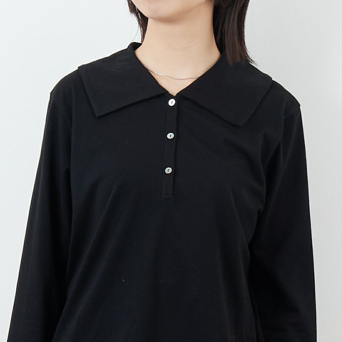 mizuiro ind [ミズイロインド] ワイドカラーポロシャツ [3-210053] 99 BLACK &&モデル身長：162cm 着用サイズ：F&&