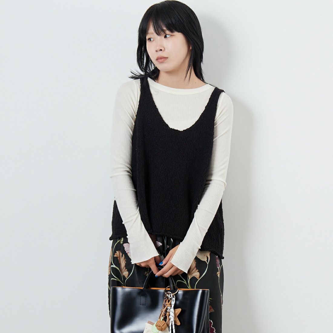 mizuiro ind [ミズイロインド] リリーヤーンベスト [3-220118] 99 BLACK &&モデル身長：167cm 着用サイズ：F&&