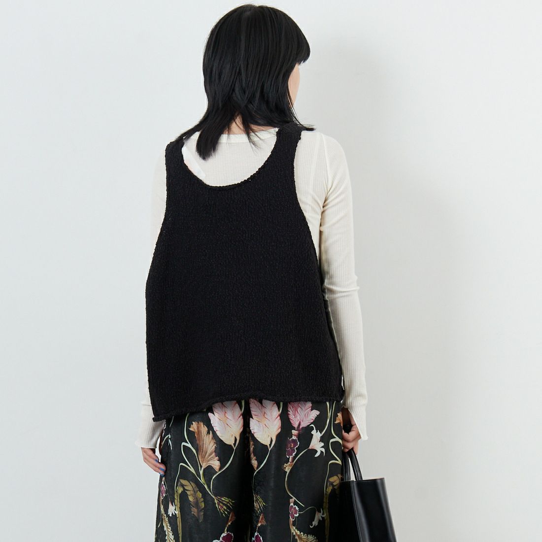 mizuiro ind [ミズイロインド] リリーヤーンベスト [3-220118] 99 BLACK &&モデル身長：167cm 着用サイズ：F&&