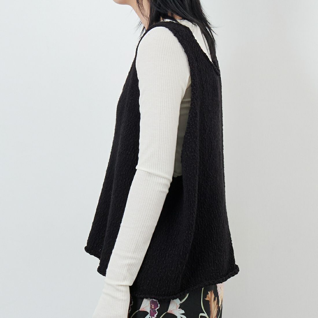 mizuiro ind [ミズイロインド] リリーヤーンベスト [3-220118] 99 BLACK &&モデル身長：167cm 着用サイズ：F&&