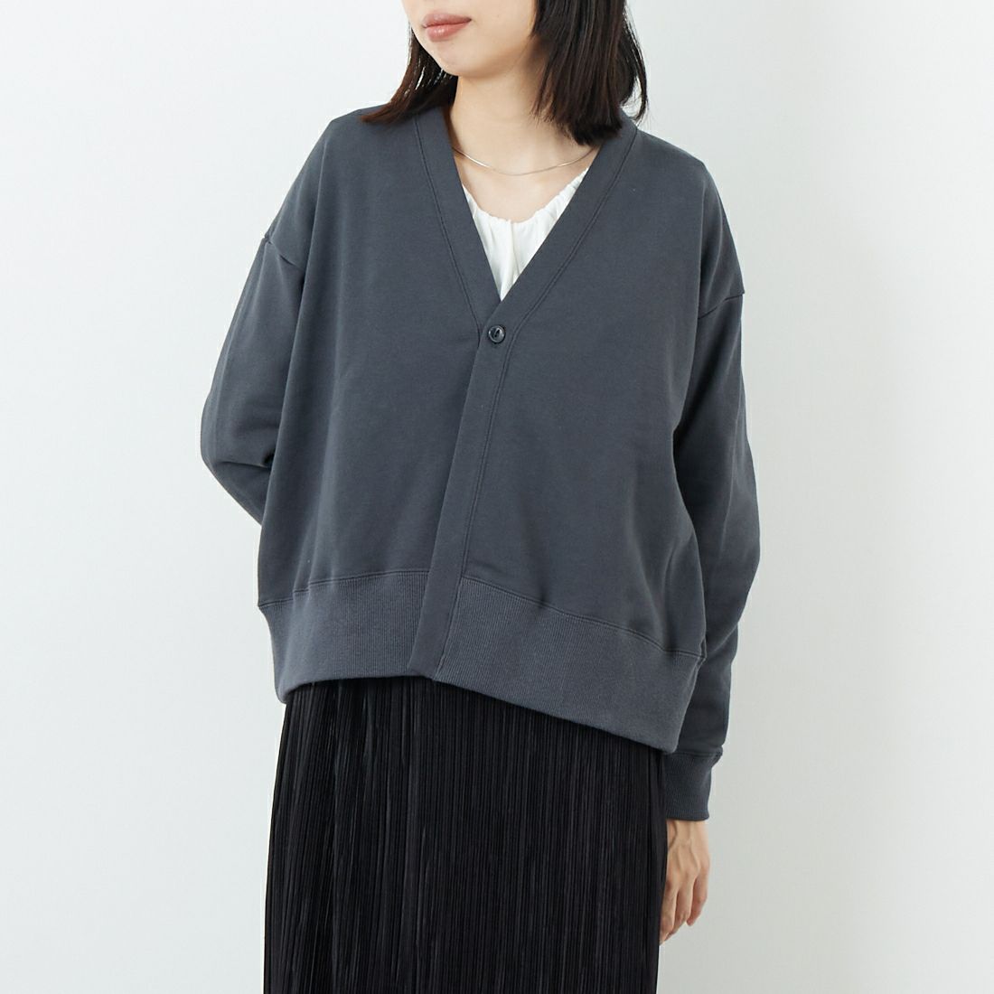 soil [ソイル] コームドコットンフレンチテリー Vネックカーディガン [GNSL25542] 9800 CHARC &&モデル身長：162cm 着用サイズ：F&&