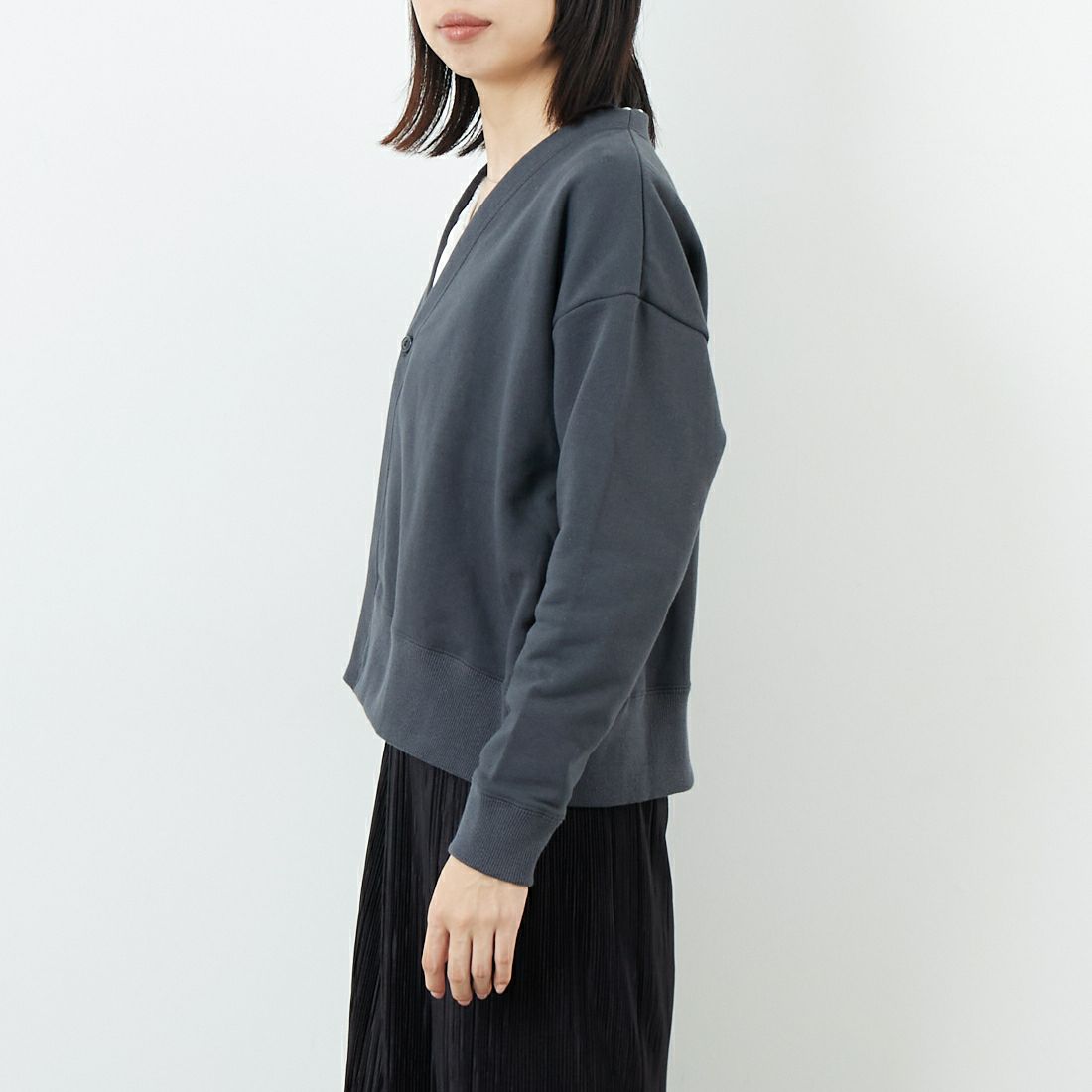 soil [ソイル] コームドコットンフレンチテリー Vネックカーディガン [GNSL25542] 9800 CHARC &&モデル身長：162cm 着用サイズ：F&&