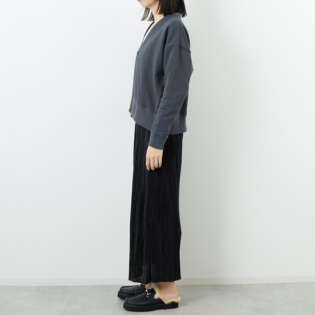 soil [ソイル] コームドコットンフレンチテリー Vネックカーディガン [GNSL25542] 9800 CHARC &&モデル身長：162cm 着用サイズ：F&&