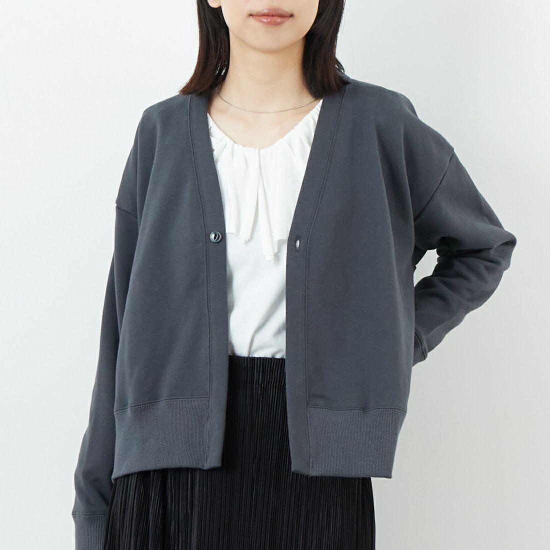 soil [ソイル] コームドコットンフレンチテリー Vネックカーディガン [GNSL25542] 9800 CHARC &&モデル身長：162cm 着用サイズ：F&&