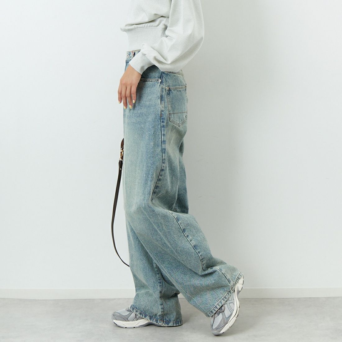 MAISON SPECIAL [メゾンスペシャル] コクーンカーブデニム [21252465704] BLU &&モデル身長：167cm 着用サイズ：38&&