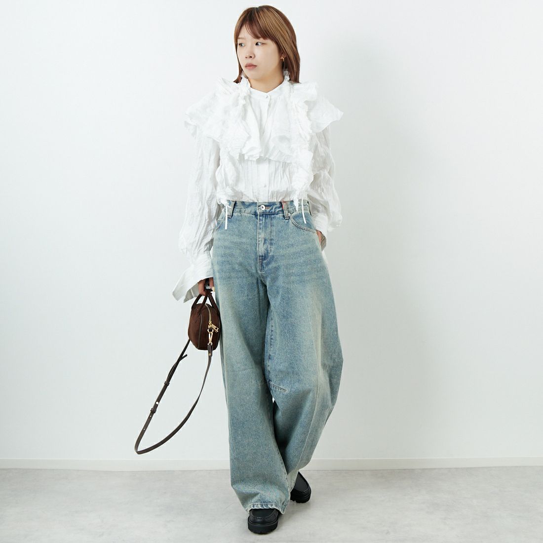 MAISON SPECIAL [メゾンスペシャル] コクーンカーブデニム [21252465704] BLU &&モデル身長：167cm 着用サイズ：38&&