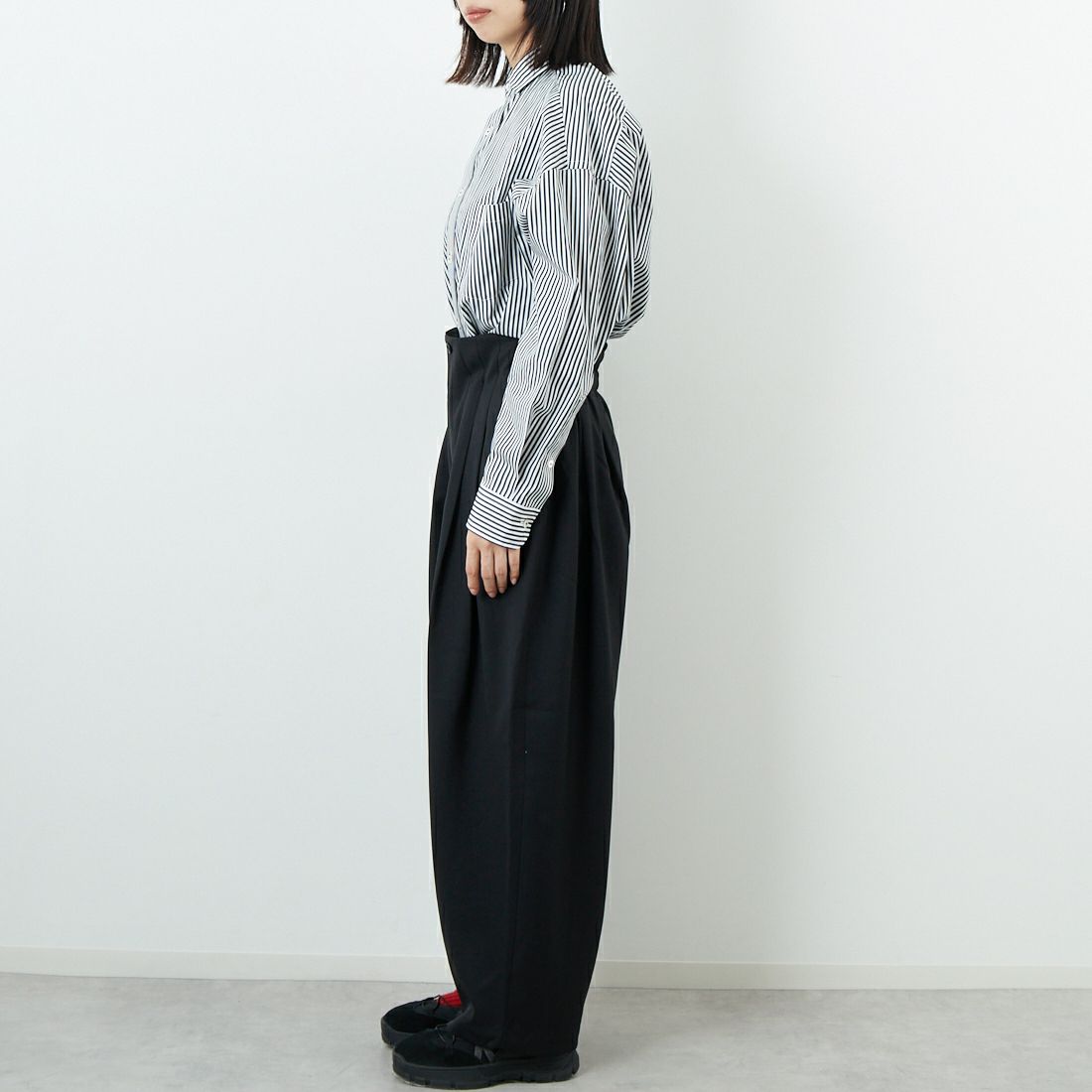 mizuiro ind [ミズイロインド] ハイウエストタックパンツ [3-260077] 99 BLACK &&モデル身長：162cm 着用サイズ：F&&