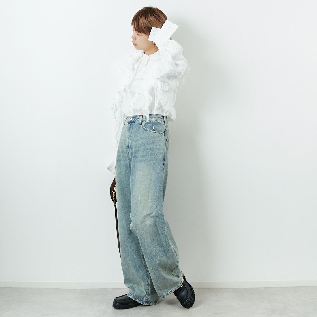 MAISON SPECIAL [メゾンスペシャル] 2WAYラッフルフリルブラウス [21252315205] WHT &&モデル身長：167cm 着用サイズ：F&&