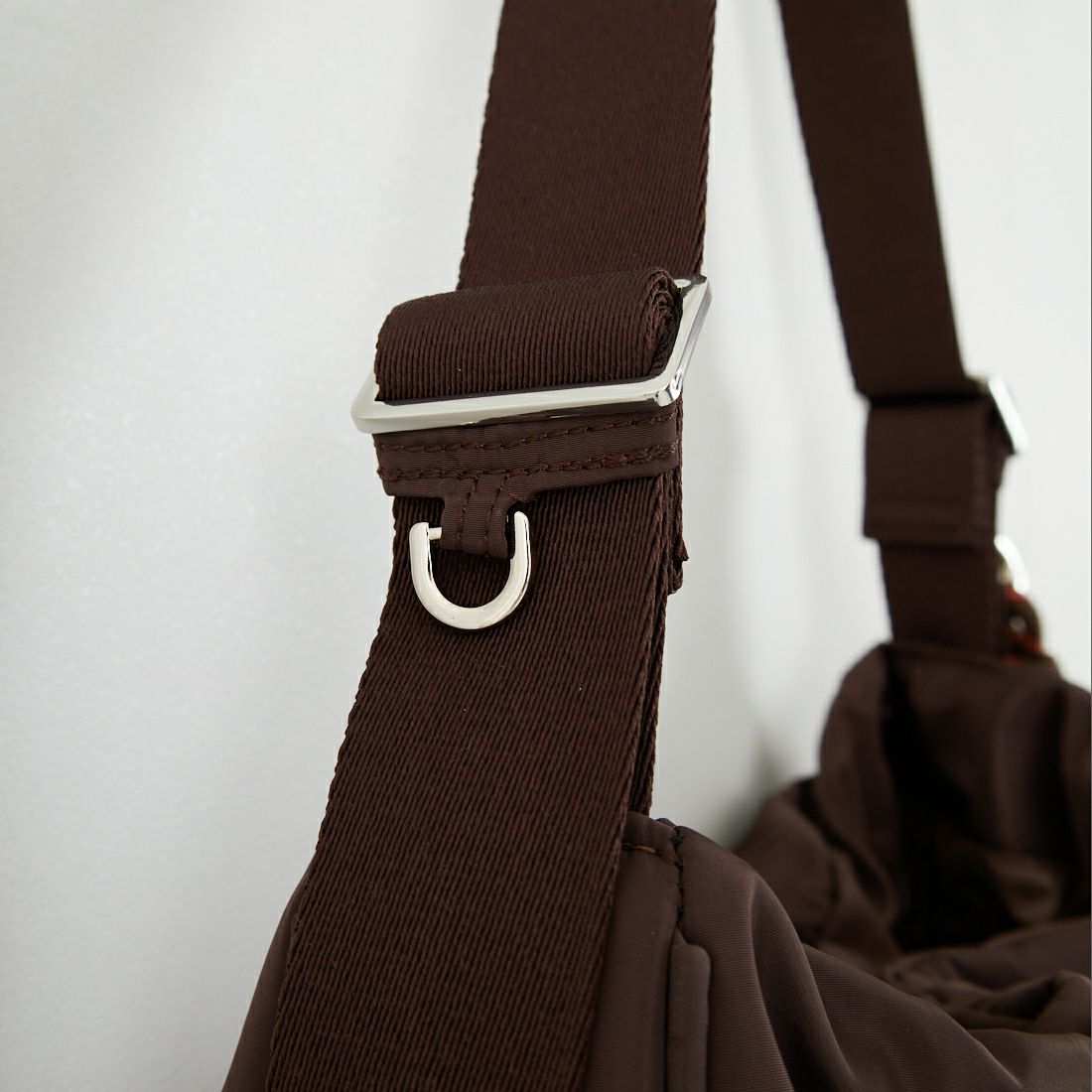 OUTDOOR PRODUCTS [アウトドアプロダクツ] チャームセットワンショルダーバッグ [BR-OUT-25AW04] BROWN