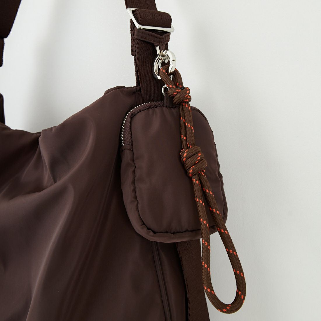 OUTDOOR PRODUCTS [アウトドアプロダクツ] チャームセットワンショルダーバッグ [BR-OUT-25AW04] BROWN