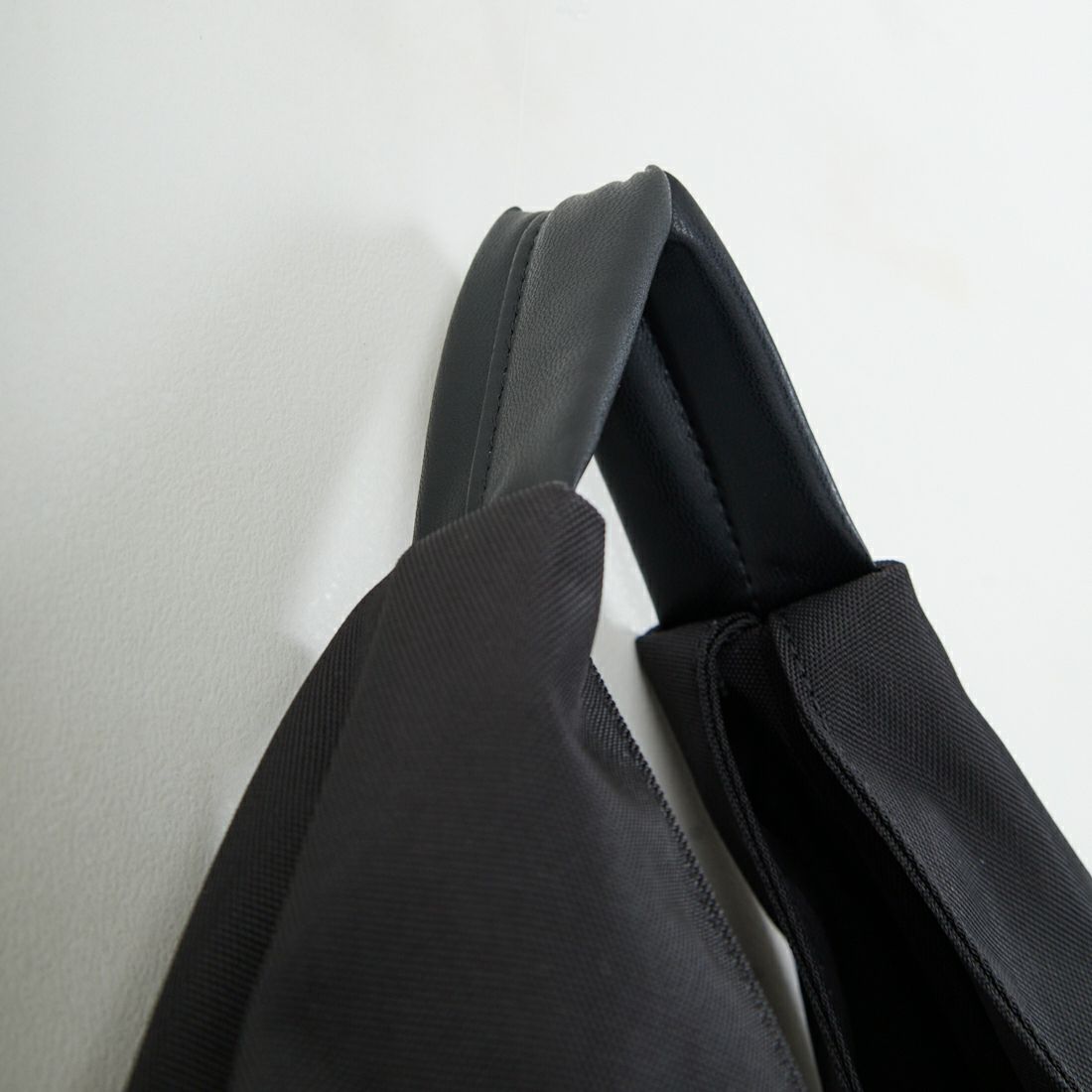 OUTDOOR PRODUCTS [アウトドアプロダクツ] ギャザードロップワンショルダートートバッグ [BR-OUT-25AW14] BLACK