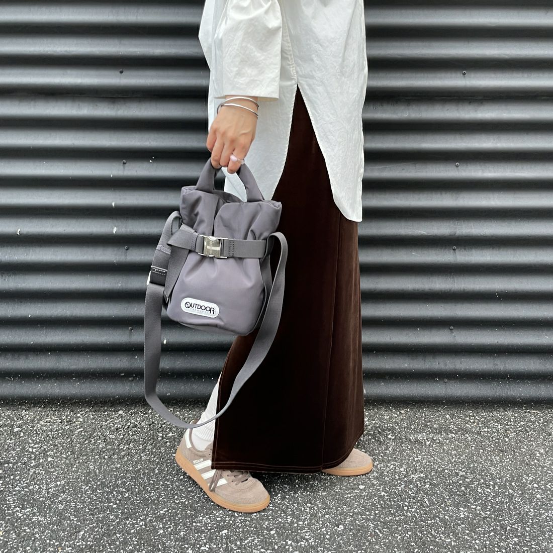 OUTDOOR PRODUCTS [アウトドアプロダクツ] 2WAYベルトトートバッグ [BR-OUT-25AW03] CHARCOAL