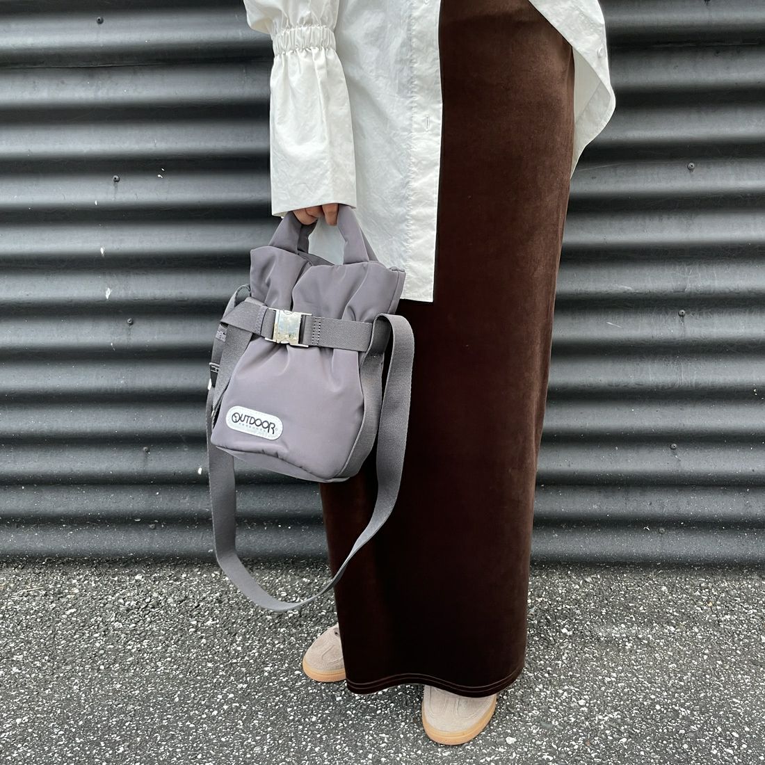 OUTDOOR PRODUCTS [アウトドアプロダクツ] 2WAYベルトトートバッグ [BR-OUT-25AW03] CHARCOAL