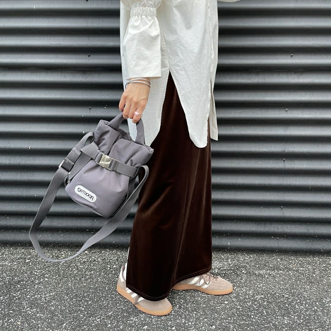 OUTDOOR PRODUCTS [アウトドアプロダクツ] 2WAYベルトトートバッグ [BR-OUT-25AW03] CHARCOAL